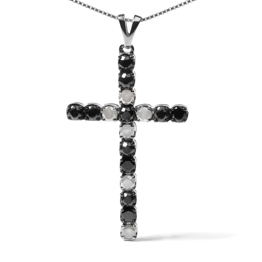Colgante de cruz de plata de ley .925 de 2,0 Cttw con diamantes negros y blancos naturales tratados en engaste de garras - 18" (Color negro/H-I, Claridad I3)