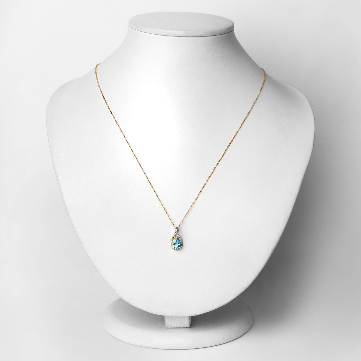 Colgante de topacio azul suizo auténtico de 0,89 quilates y diamante blanco en oro amarillo de 14 quilates