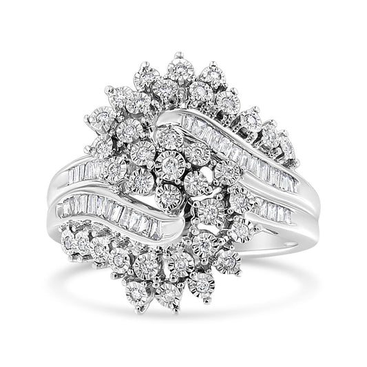 Anillo de cóctel en oro blanco de 10K, con diamantes redondos y de talla baguette, de 1/2 quilate en total, con forma de "S" entrelazada (Color I-J, Claridad I1-I2) - Talla 7