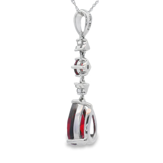 Colgantes de moda de granate y diamante de 2,25 ct en oro blanco de 14 kt