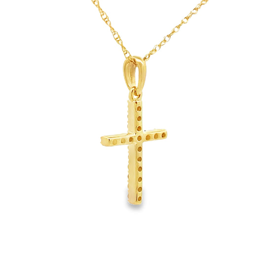 Colgante religioso de cruz de oro amarillo de 14kt con diamante de 0,10 qt