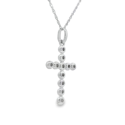 Colgante religioso de cruz de diamantes de 0,09 ct en oro blanco de 14 K