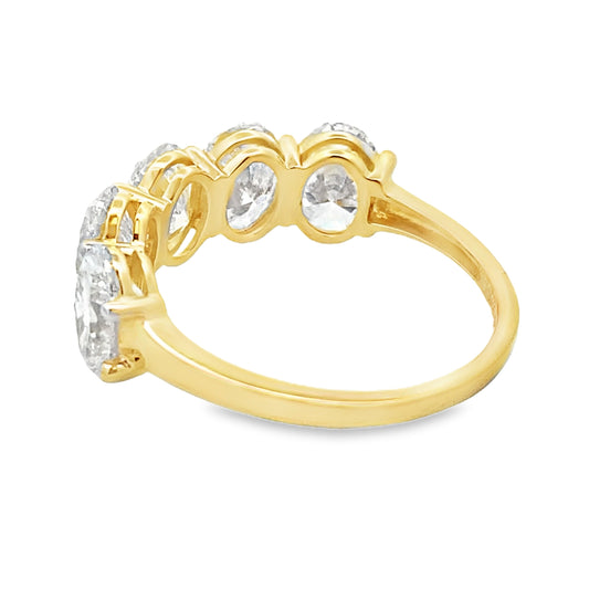 Anillo de boda con diamante de laboratorio cultivado en oro amarillo de 10 kt