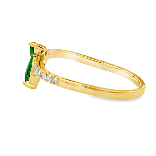 Anillo de esmeralda y diamantes de .29 ct en oro amarillo de 14 K