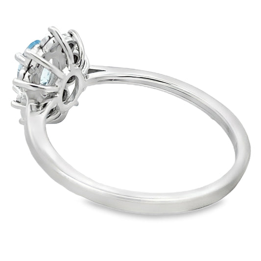 Anillo de Aguamarina y Diamantes de .43 ct en Oro Blanco de 10 kt