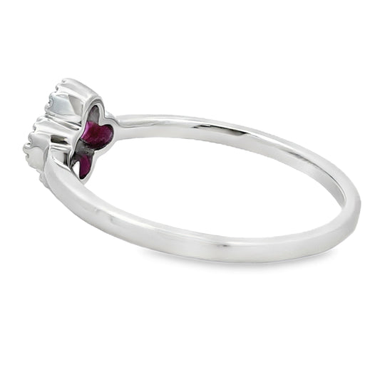 Anillo de rubí y diamantes de .20 qt en oro blanco de 10 kt