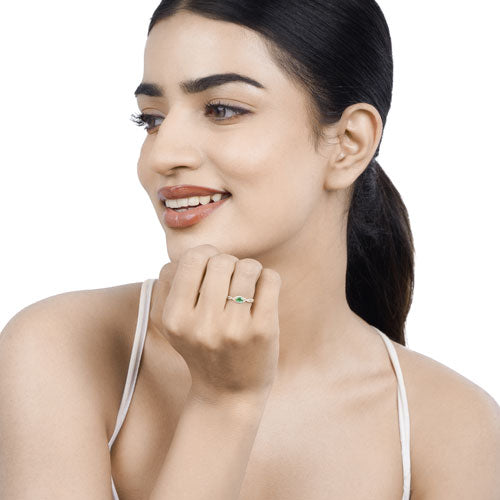 Anillo de oro amarillo de 14 quilates con esmeralda zambiana auténtica de 0,32 quilates y diamante blanco
