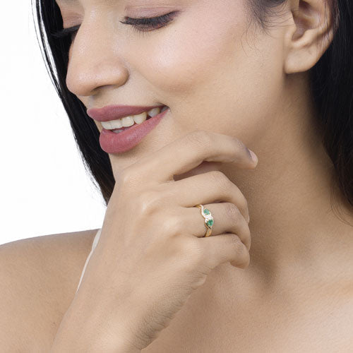 Anillo de oro amarillo de 14 quilates con esmeralda zambiana auténtica de 0,35 quilates y diamantes blancos
