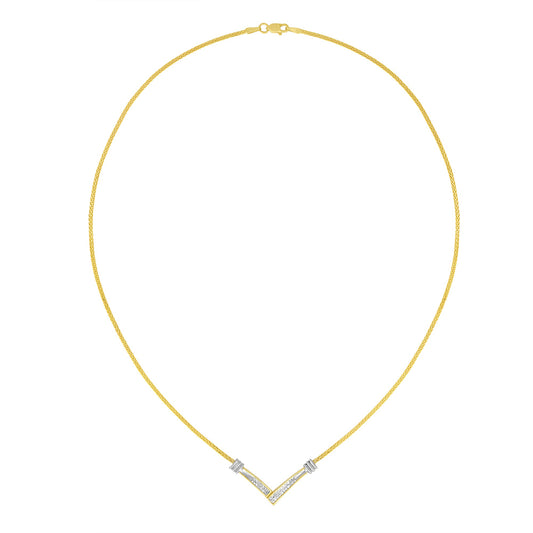 Collar con colgante de oro amarillo y blanco de 14K con forma de "V" engastada con diamantes de talla princesa de 1/4 Cttw de 18" (Color H-I, Claridad SI2-I1)