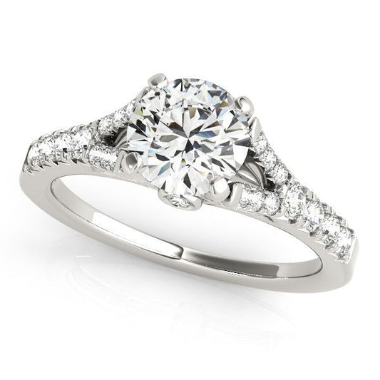 Anillo de compromiso de oro blanco de 14 quilates con diamantes engastados con pavé y vástago dividido (1 3/8 quilates en total)