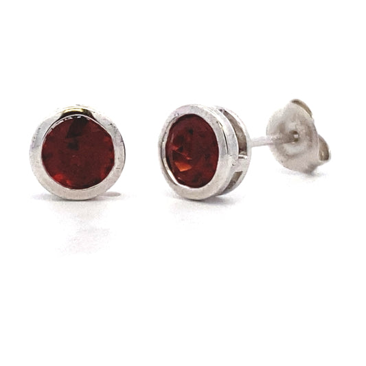 Pendientes de botón de plata de ley con granate natural de 1,20 ct