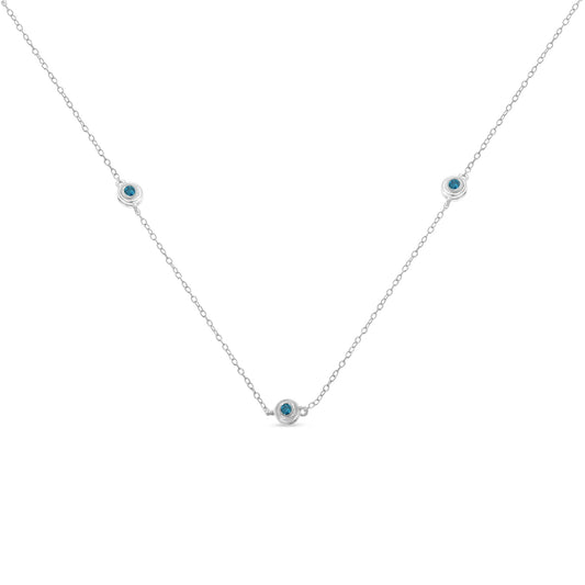 Gargantilla con estación de diamantes azules tratados de plata de ley (1/2 quilate de peso total, color azul, claridad I2-I3)