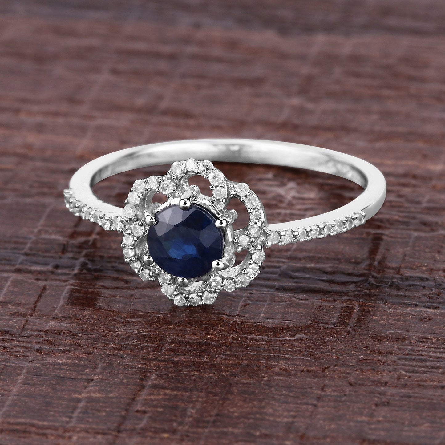 Anillo de oro blanco de 14K con zafiro azul auténtico de 0,78 quilates y diamante blanco