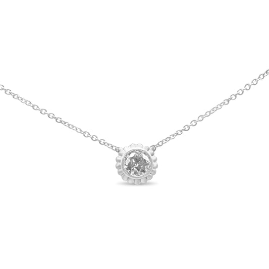 Collar de oro blanco de 10K con colgante de diamante redondo solitario engastado en bisel floral de 1/4 Cttw de 45,72 cm (color I-J, claridad SI2-I1)