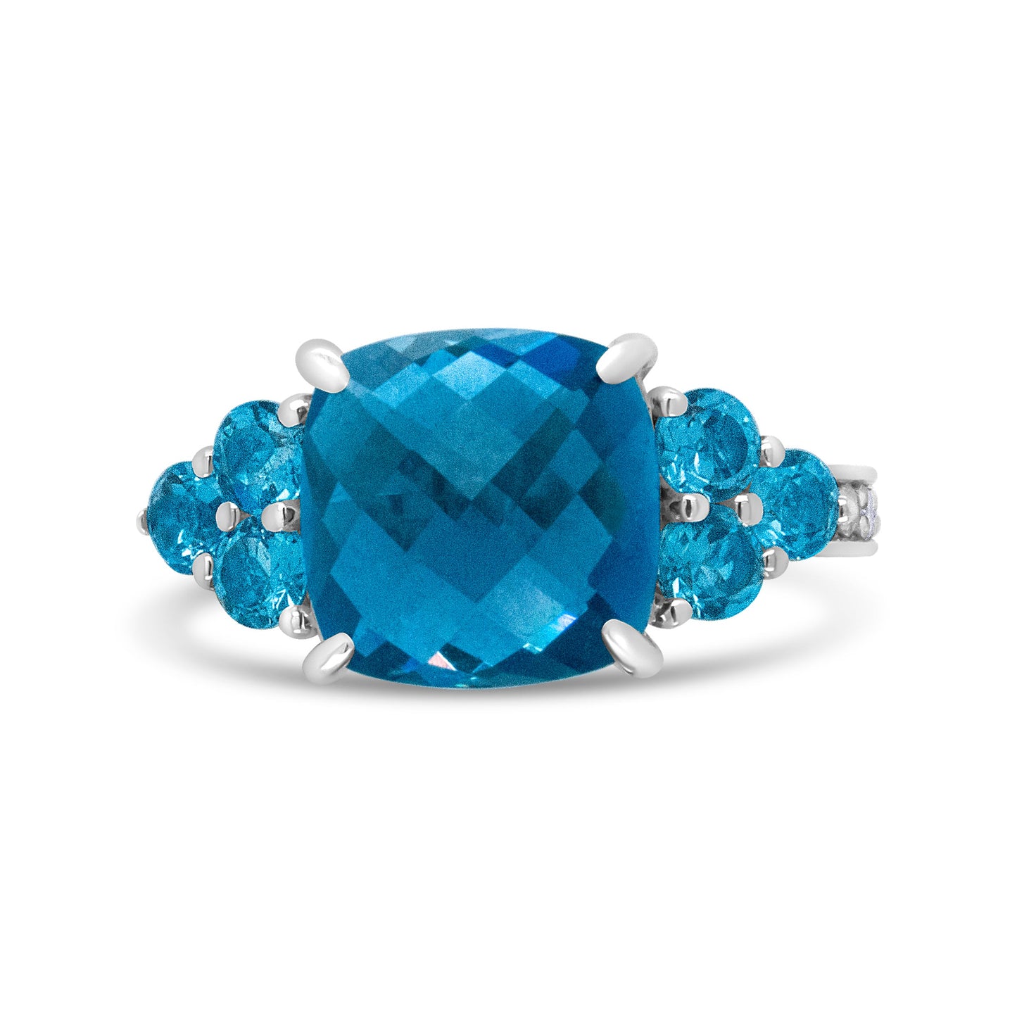 Anillo de oro blanco de 18K con topacio azul talla cojín de 10 mm y diamantes de 1/6 Cttw estilo tres piedras (color F-G, claridad VS1-VS2) - Talla 6.5