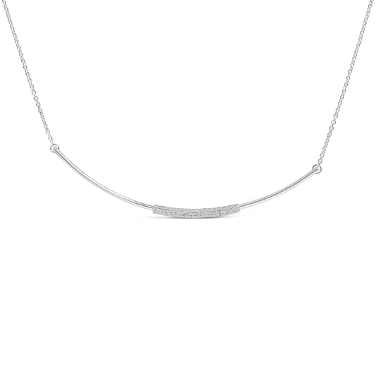Collar de barra curvada de plata de ley .925 con diamantes de 1/5 Cttw