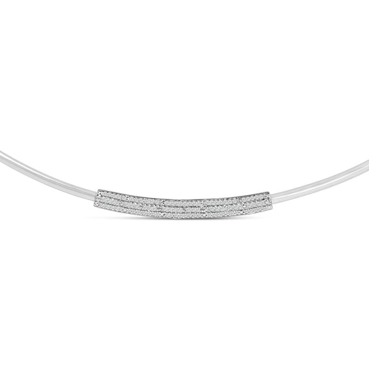 Collar de barra curvada de plata de ley .925 con diamantes de 1/5 Cttw