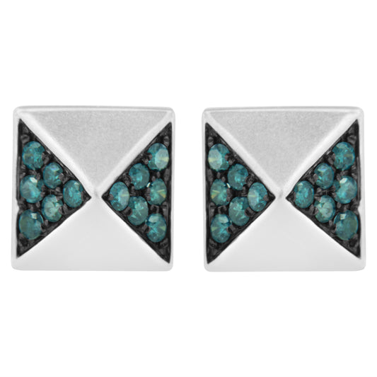Pendientes de botón de oro blanco de 14 quilates con diamantes azules tratados de 1/4 quilates de peso total (Color azul, Claridad SI1-SI2)