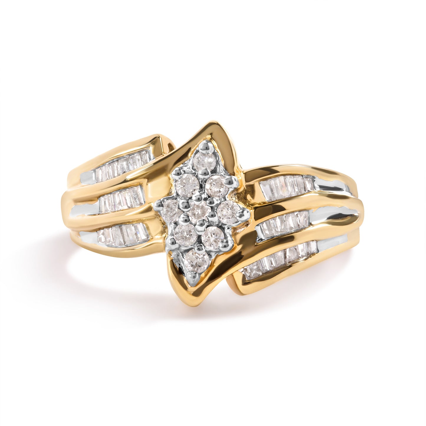 Anillo de oro amarillo de 10 qt con cabeza de racimo de diamantes redondos y talla baguette de 1/2 quilate de peso total y montura con engaste de canal (color H-I, claridad I1-I2) - Talla de anillo 7