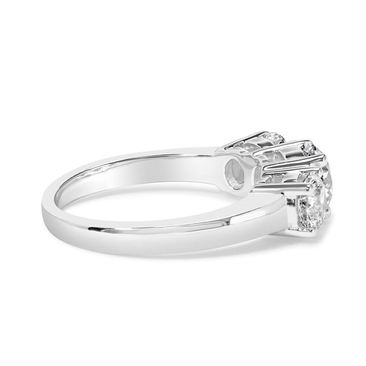 Anillo de tres piedras de oro blanco de 14 quilates con diamantes cultivados en laboratorio de 2,00 quilates en total (color F-G, claridad VS1-VS2) - Talla 7