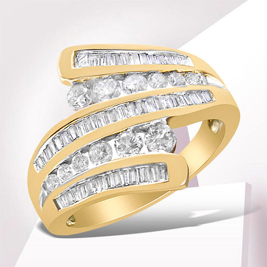 Anillo tipo banda de oro amarillo de 10 qt con diamantes redondos y talla baguette de 1 quilate (Color H-I, Claridad I1-I2) - Talla de anillo 7
