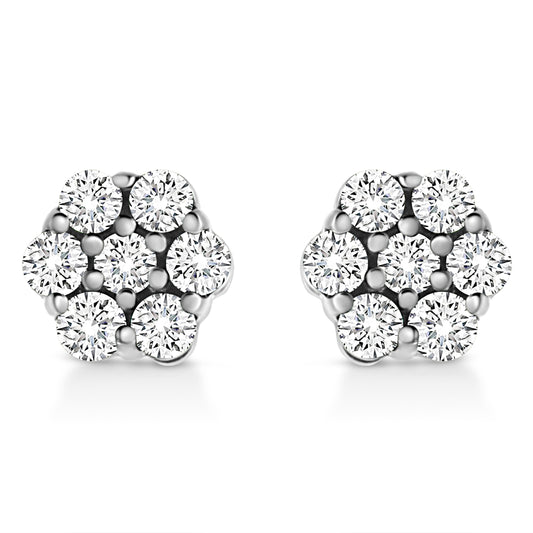 Pendientes de botón de oro blanco de 14 quilates con flores de diamantes de talla redonda engastados con garras de 1/2 quilate (color H-I, claridad I1-I2)