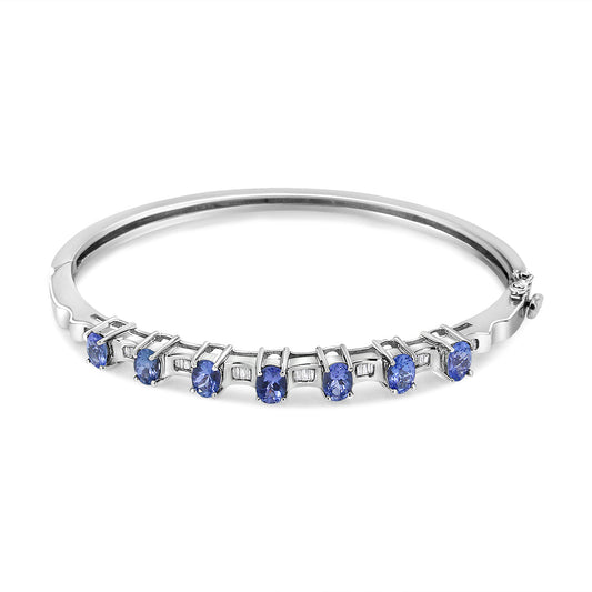 Brazalete de oro blanco de 14 quilates con tanzanita azul ovalada de 5 mm y diamantes de 1/4 Cttw (color H-I, claridad VS2-SI1) - Se ajusta a muñecas de hasta 7 1/2 pulgadas