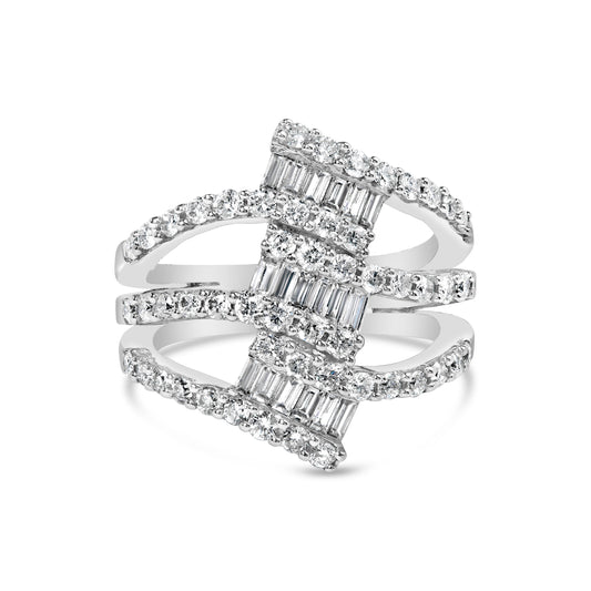 Anillo de cóctel en oro blanco de 18K con diseño entrecruzado y vástago dividido de 1 3/4 quilates de diamantes