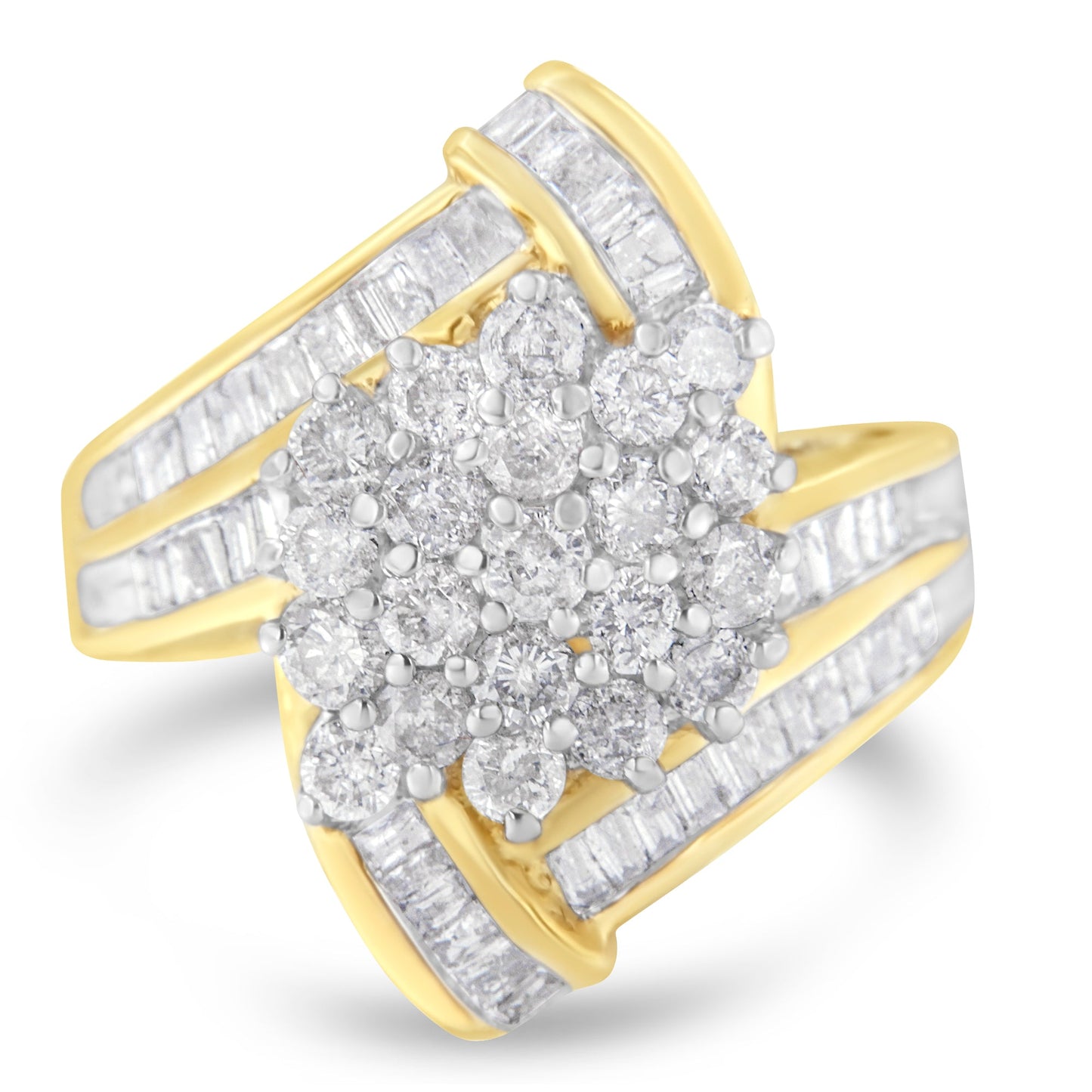 Anillo de oro amarillo de 10 qt con diamantes redondos y baguette en racimo cruzado (3 qt en total, color I-J, claridad I1-I2) - Talla 7-1/2