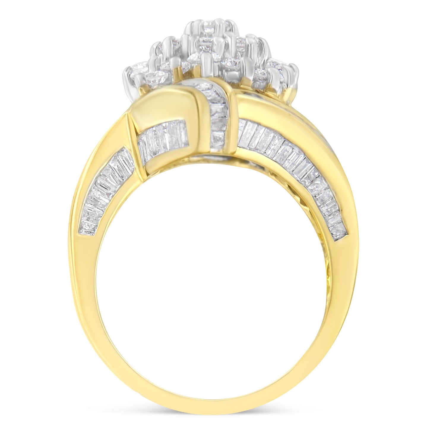 Anillo de oro amarillo de 10 qt con diamantes redondos y baguette en racimo cruzado (3 qt en total, color I-J, claridad I1-I2) - Talla 7-1/2