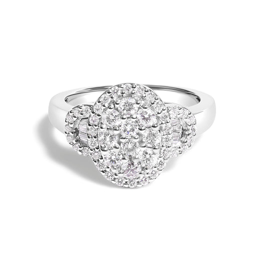 Anillo llamativo de estilo Art Decó inspirado en lo vintage de oro blanco de 10K con racimo ovalado de diamantes de 1,0 Cttw con halo y 3 piedras (color G-H, claridad SI1-SI2) - Talla 7