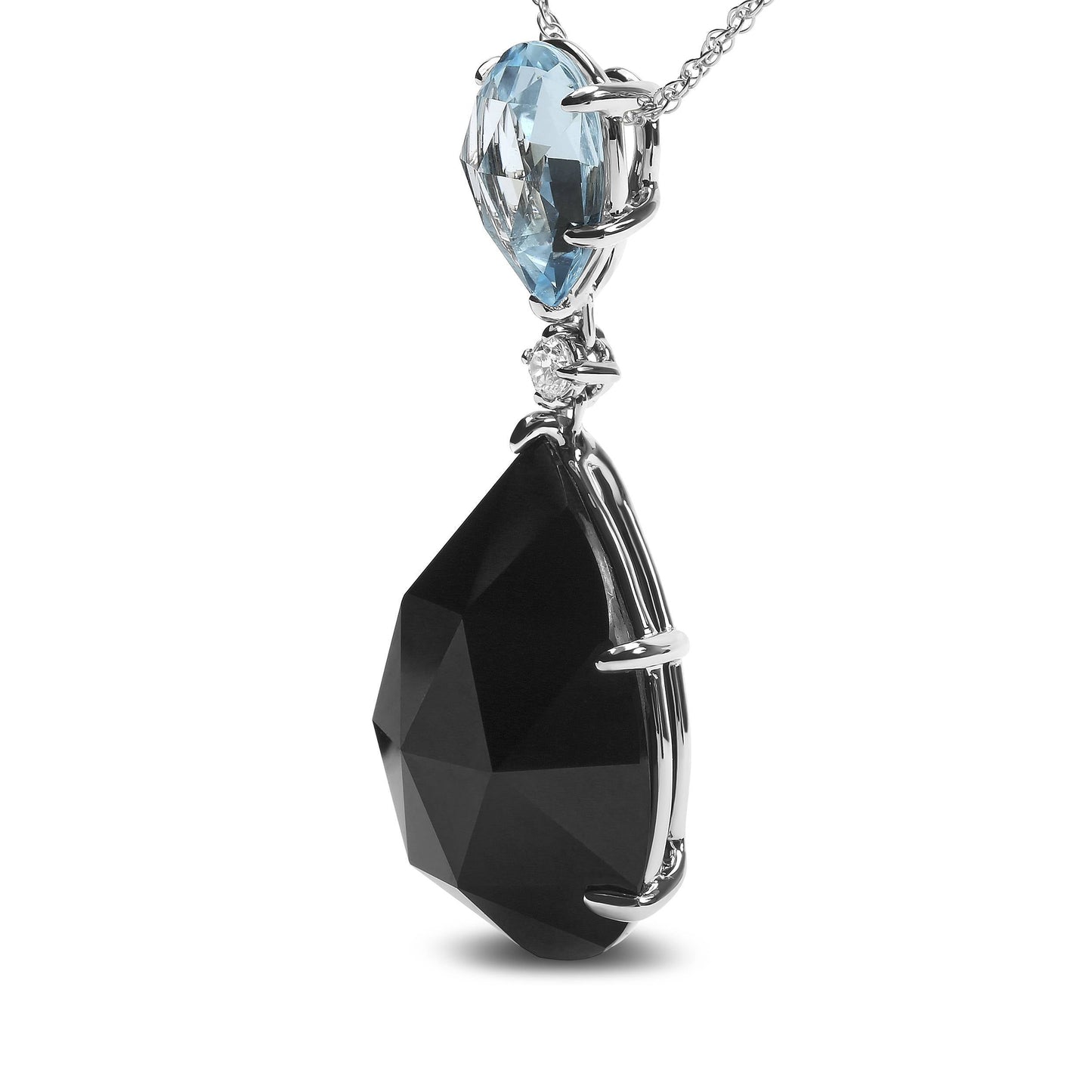 Collar con colgante de oro blanco de 18K con acentos de diamantes, topacio azul cielo talla pera y ónix negro talla pera, 45.72 cm (color G-H, claridad SI1-SI2)