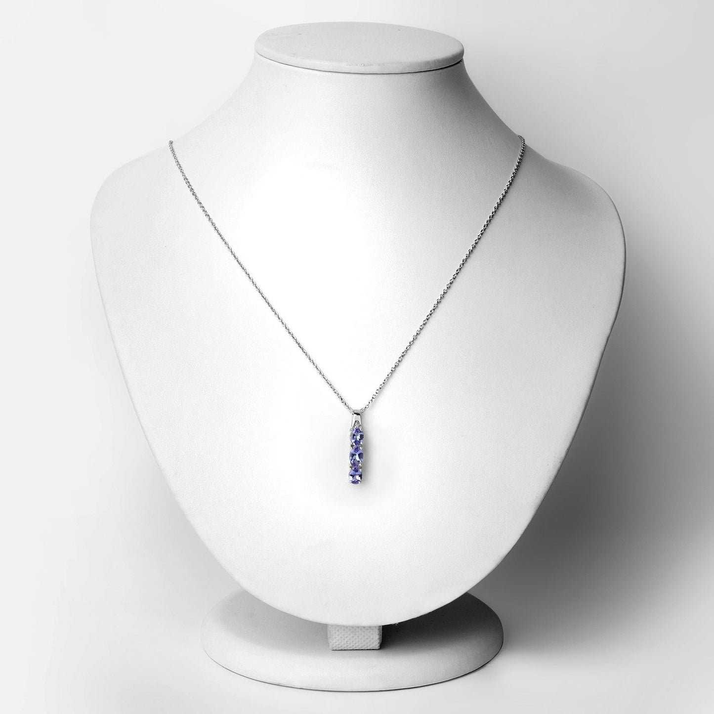 Colgante de plata de ley .925 con tanzanita genuina de 1,11 quilates y diamantes blancos