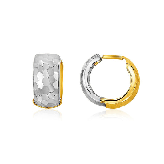 Aretes de aro de oro de dos tonos de 14k con diseño de corte de diamante y entrelazado