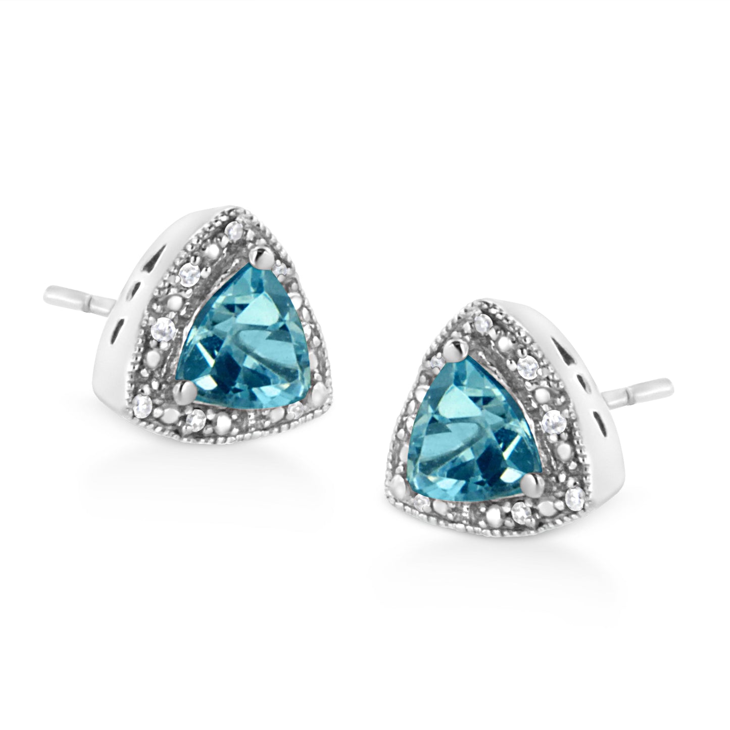 Aretes de oro blanco de .925 con topacio azul de corte trillón de 6x6 mm y acento de diamante (color I-J, claridad I1-I2)