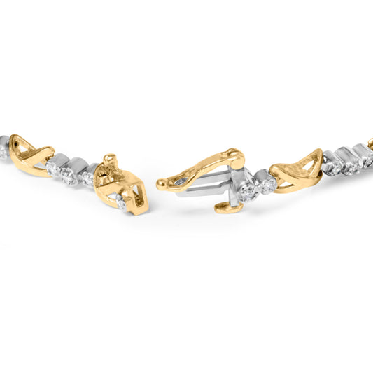 Pulsera de oro de dos tonos de 10K con 1/2 quilate total de diamantes de tres piedras alternadas y eslabones en "X" de 17.78 cm (Color I-J, Claridad I2-I3)