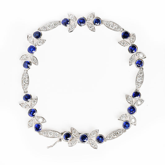 Pulsera de eslabones florales de oro blanco de 18K con diamantes de 1 3/4 Cttw y zafiros azules redondos de 3x3mm (color G-H, claridad SI1-SI2) - Talla 7"
