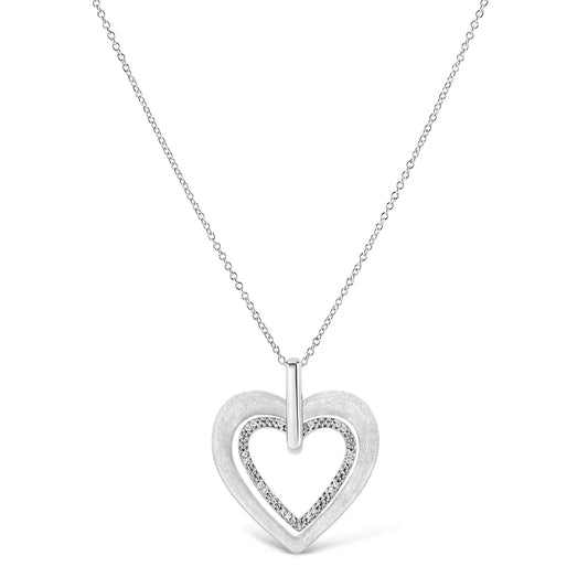 Collar con colgante de doble corazón de plata de ley .925 con acento de diamante engarzado con garras, 45,72 cm (color I-J, claridad I1-I2)