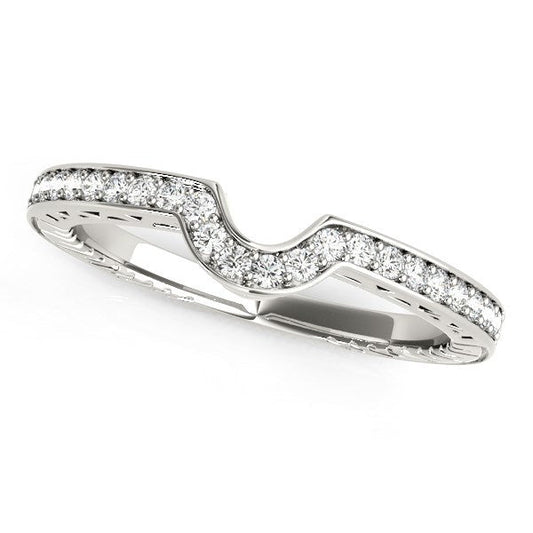 Anillo de boda curvo de oro blanco de 14k con engaste de garras (1/8 ct. p.a.)