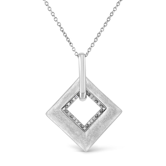 Collar con colgante de plata de ley .925 con diamantes en forma de cometa, 45,7 cm (color I-J, claridad I1-I2)