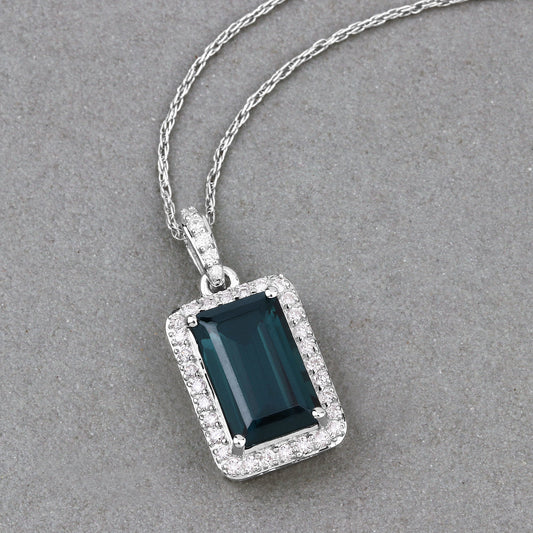 Colgante de oro blanco de 14 quilates con turmalina verde auténtica de 3,55 quilates y diamante blanco