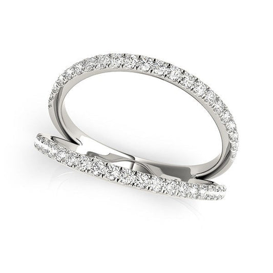 Anillo de oro blanco de 14k con banda dividida de diamantes (1/4 quilate total)