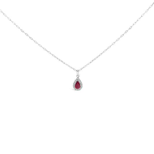 Collar con colgante de rubí rojo y diamantes de halo en forma de pera 6x4 de oro blanco de 14 quilates - 18 pulgadas