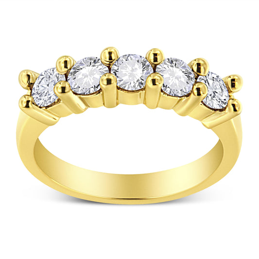 Anillo de banda de 5 piedras de plata de ley .925 chapado en oro amarillo de 14K con diamante redondo de 1.0 Cttw engarzado en garras compartidas (Color J-K, Claridad I1-I2) - Talla 7