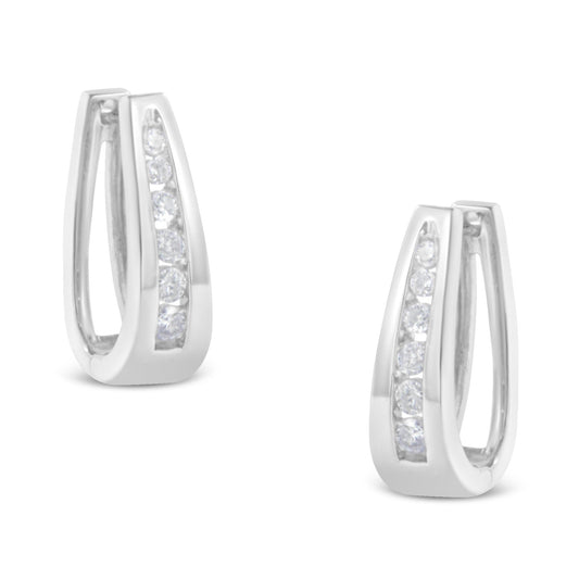 Pendientes de aro de oro blanco de 14k con diamantes de talla redonda brillante engastados en carril de 1/4 Cttw (color I-J, claridad I2-I3)