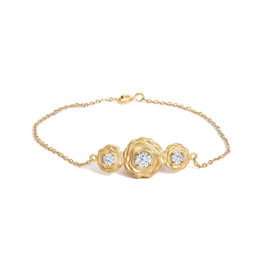 Pulsera de eslabones con diseño de rosas de plata de ley bañada en oro amarillo de 14 quilates con diamantes cultivados en laboratorio de 0,5 quilates.