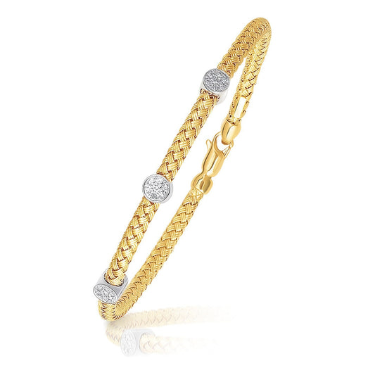 Brazalete tipo eslabón de oro bicolor de 14k con acentos de diamantes y diseño trenzado
