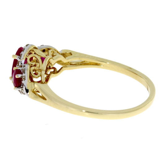 Anillo de tres piedras de rubí y diamante de 1,04 ct de oro amarillo de 14 kt