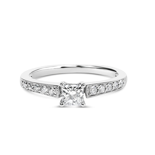 Anillo de compromiso de oro blanco de 14 quilates con diamantes de talla princesa de 1/2 quilate en total (color G-H, claridad VS2-SI1) - Talla 7