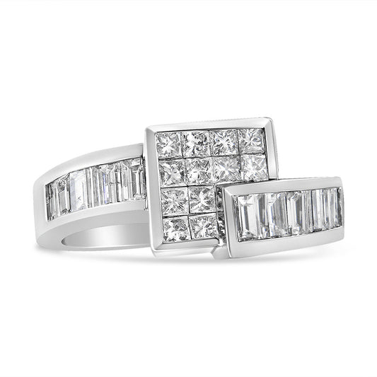 Anillo de oro blanco de 14K con diamantes de talla princesa engastados de forma invisible y diamantes de talla baguette engastados en canal, con diseño geométrico y banda cruzada (color G-H, claridad SI2-I1) - Talla 7